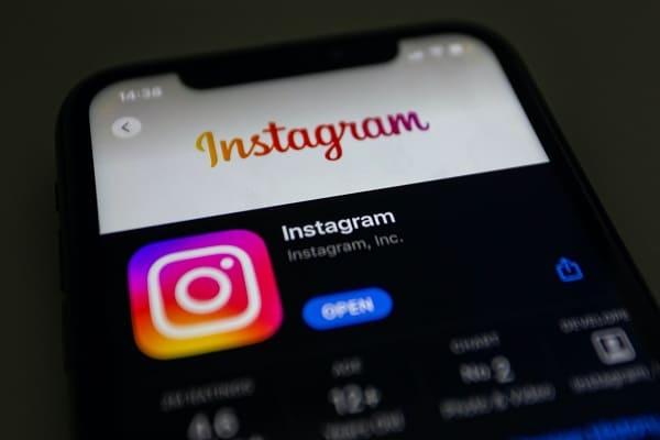 How to enable dark mode Instagram on Samsung Phone